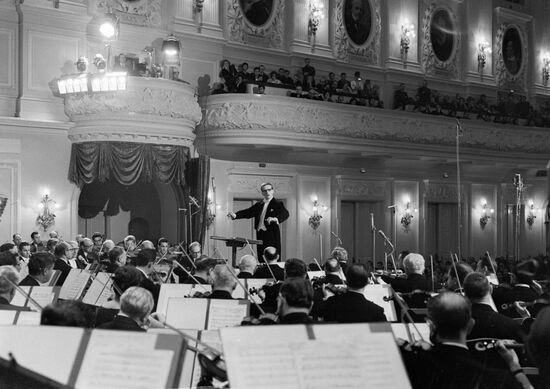SHOSTAKOVICH CONDUCTOR ORCHESTRA CONSERVATORY