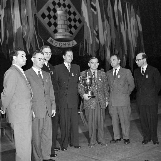 TAIMANOV BOTVINNIK SMYSLOV KERES KOTOV GELLER BRONSTEIN