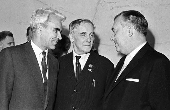 Niels Bohr Prize Handed To Kapitsa