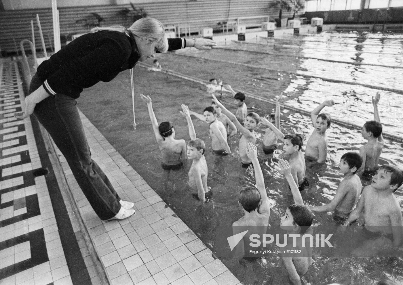 classes swimming swimming pool
