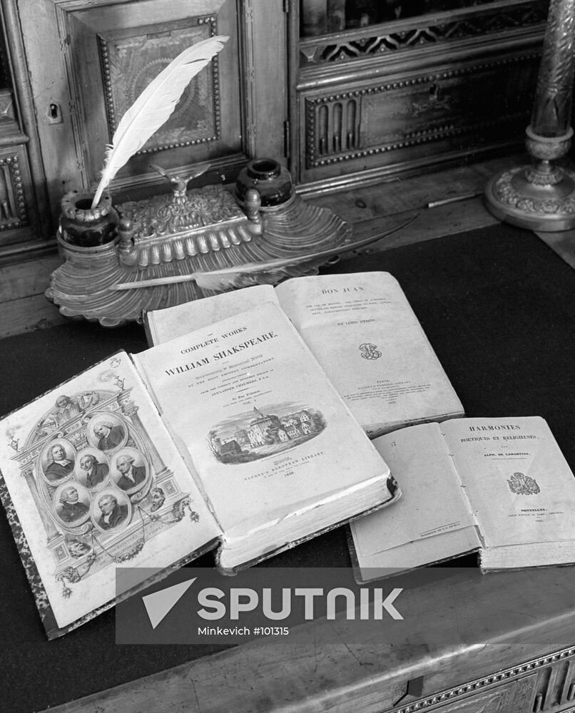 MUSEUM LERMONTOV DESK BOOKS 