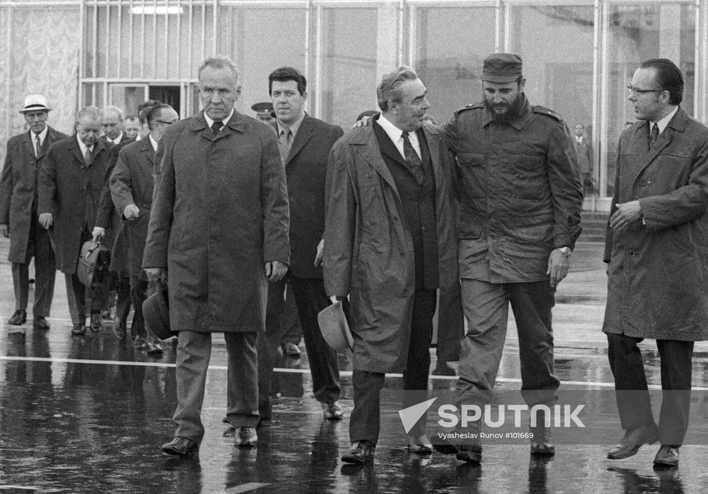 BREZHNEV KOSYGIN PODGORNY CASTRO 