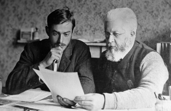 STRAKHOV WRITER