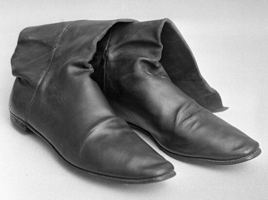 BOOTS TOLSTOY MUSEUM 