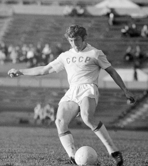 HALFBACK ANDRIASYAN BALL MATCH FOOTBALL