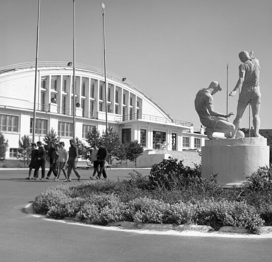 KHABAROVSK PALACE OF SPORTS SCULPTURE 