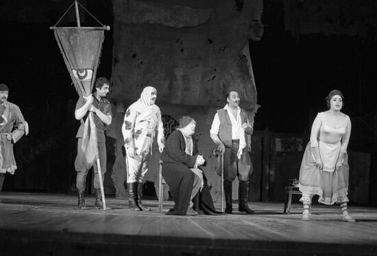 BREKHT'S PLAY THE CAUCASIAN CHALK CIRCLE
