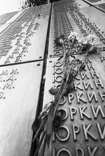 MONUMENT SOLDIERS WWII