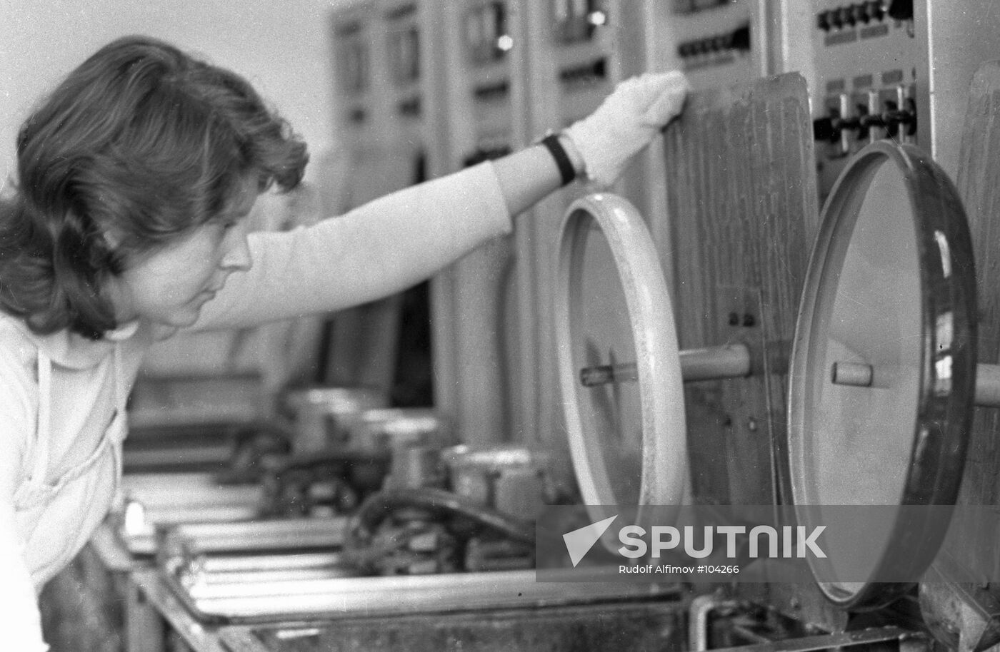APRELEVKA FACTORY SOUND RECORDS MANUFACTURE