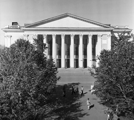 theater building 
