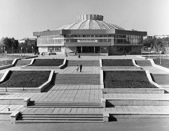 building circus