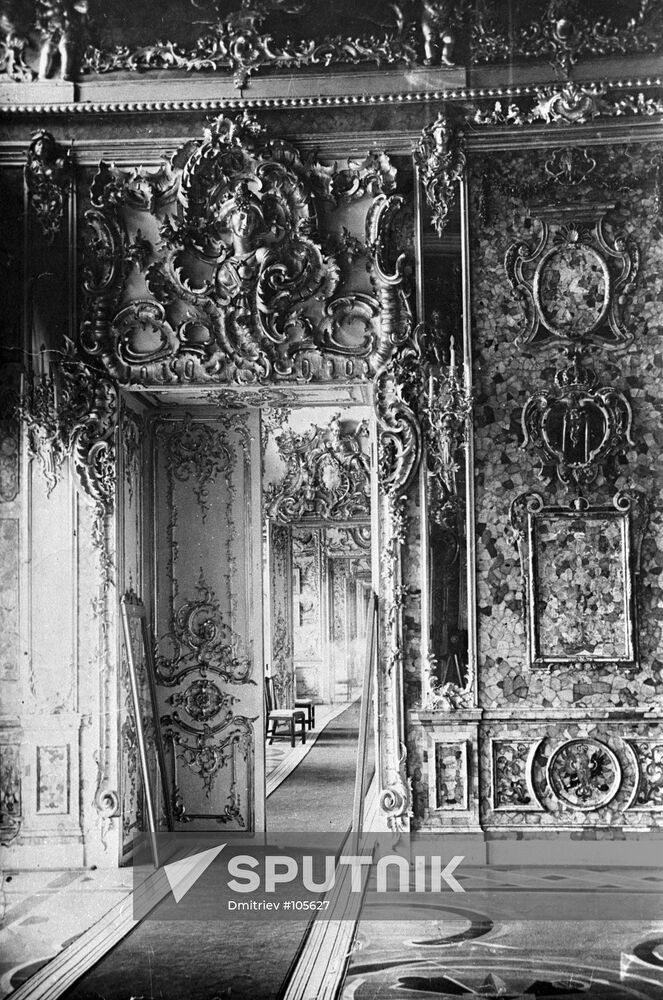 AMBER ROOM