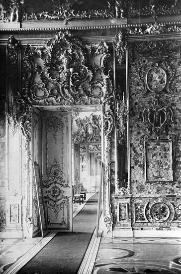 AMBER ROOM