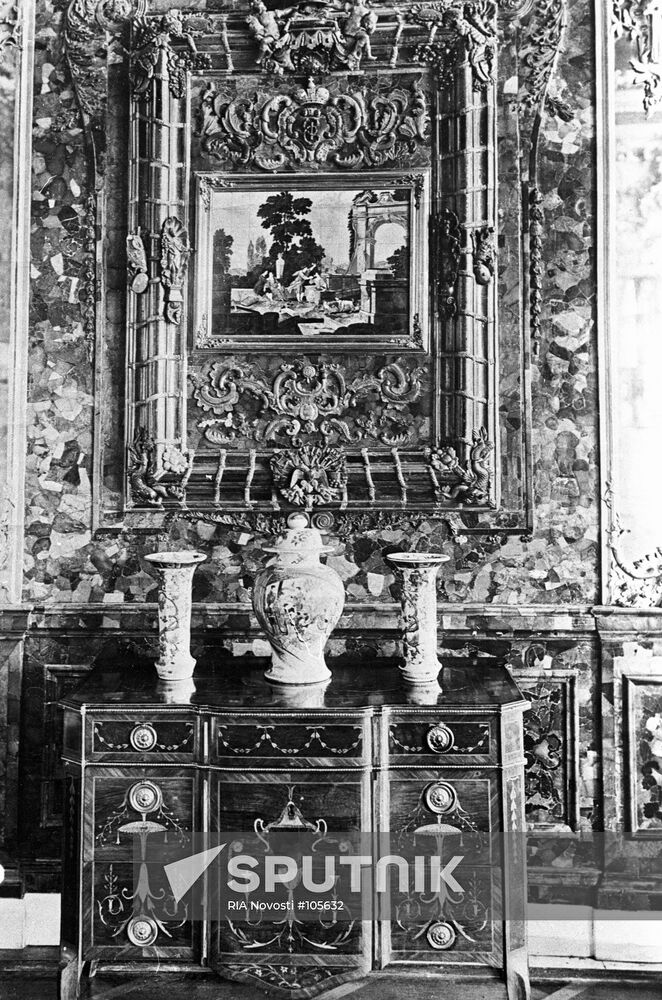 AMBER ROOM