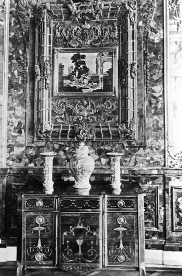 AMBER ROOM