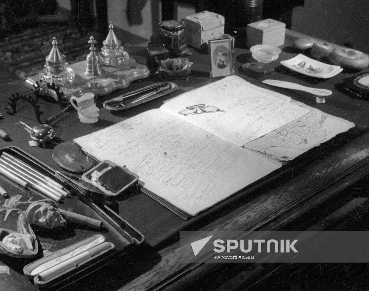 MUSEUM TCHAIKOVSKY DESK