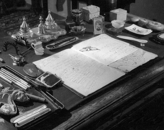 MUSEUM TCHAIKOVSKY DESK