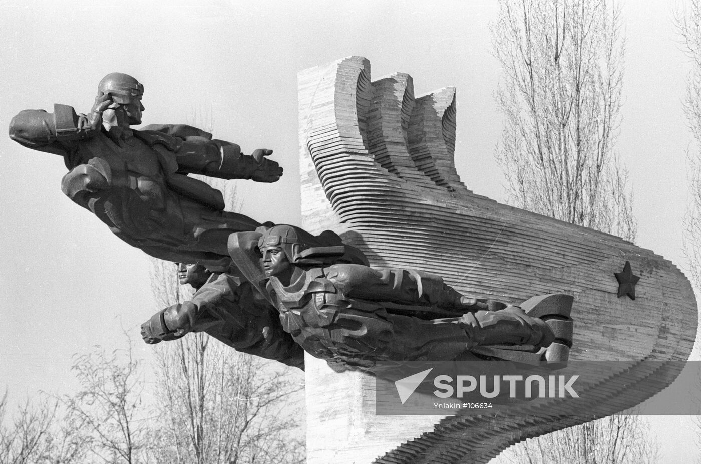 69TH AIR REGIMENT MONUMENT WWII