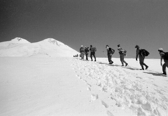 MONTAIN CLIMBERS  ELBRUS ASCENT 