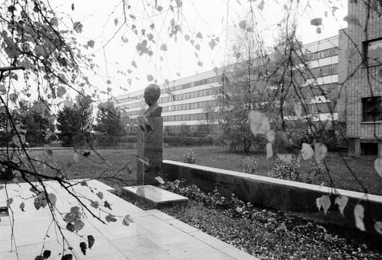 MONUMENT GRAVE ACADEMICIAN FRANK