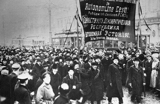ESTONIAN WORKERS PUTILOV FACTORY DEMONSTRATION 