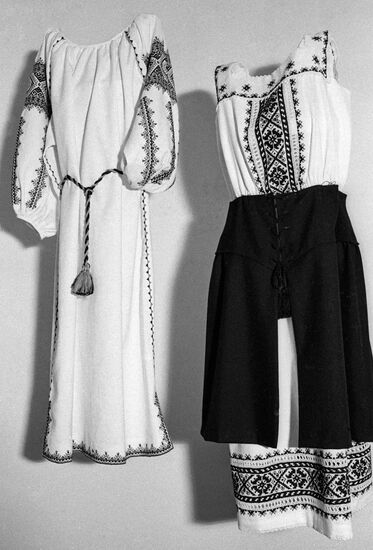 DRESS COSTUME EMBROIDERY