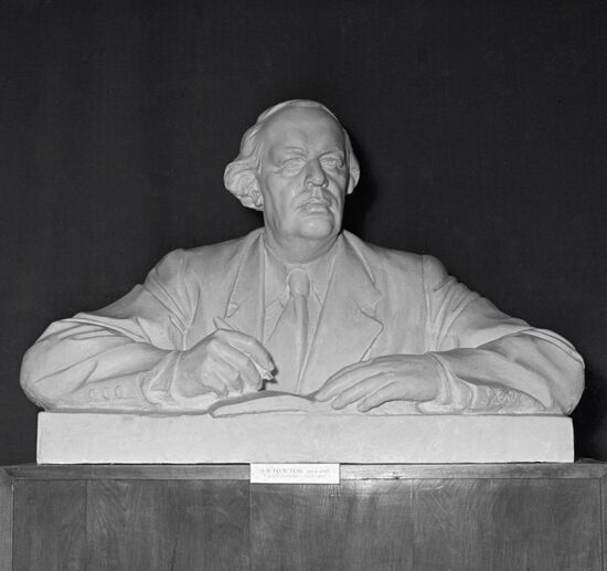 SCULPTURE TOLSTOY KOSTROMITIN