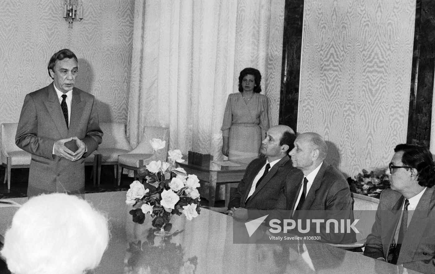 YANAYEV AWARDING STAFF MEMBERS EMBASSY