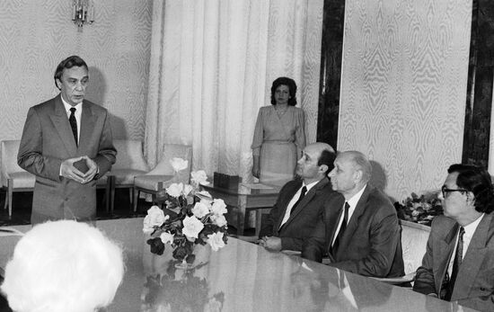 YANAYEV AWARDING STAFF MEMBERS EMBASSY