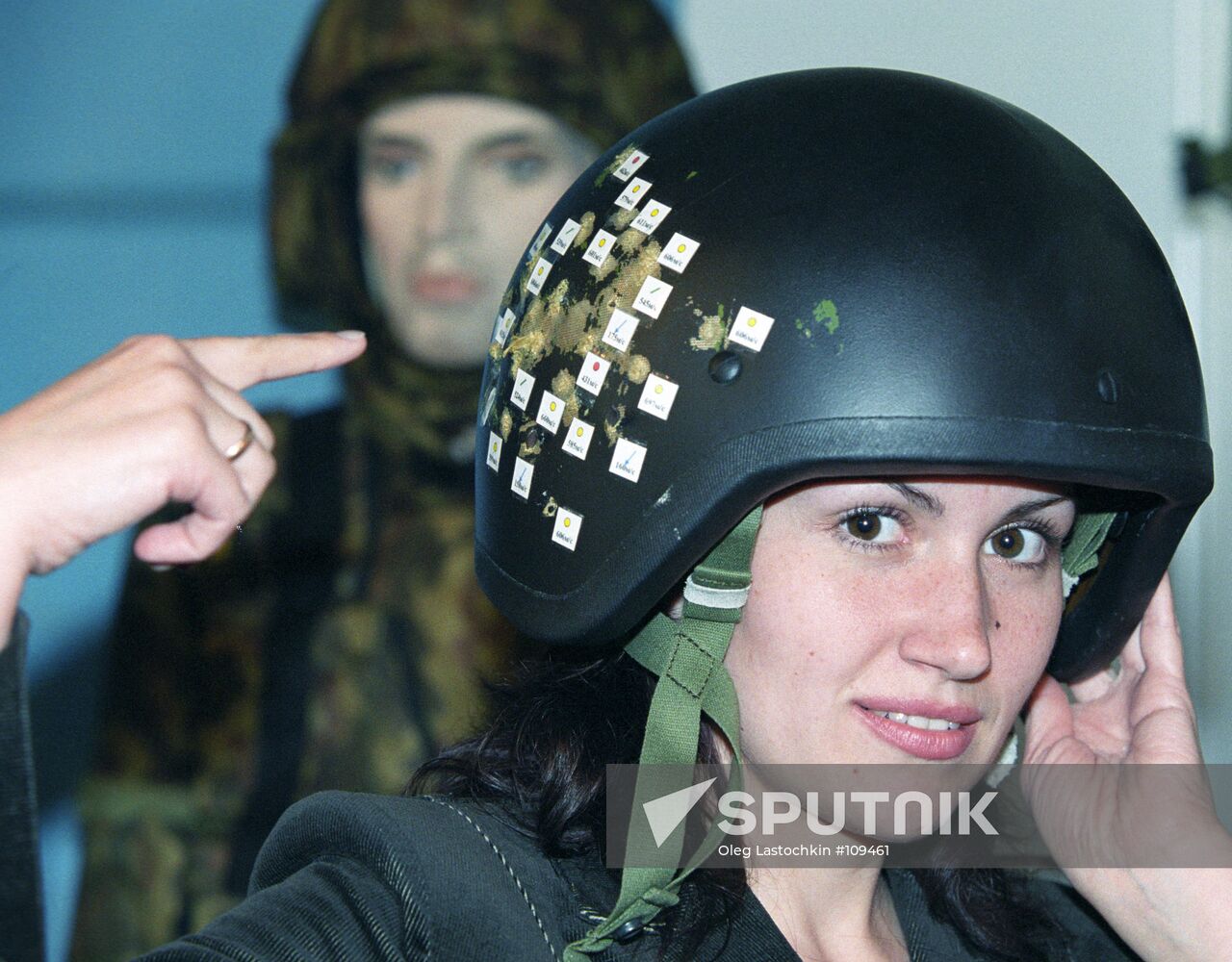 RESCUE EQUIPMENT 2004 EXHIBITION SKAT COMBAT HELMET