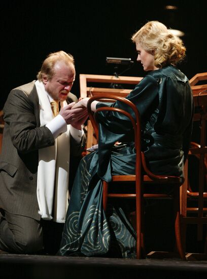 PLAY CHERRY ORCHARD MOSCOW ART THEATRE