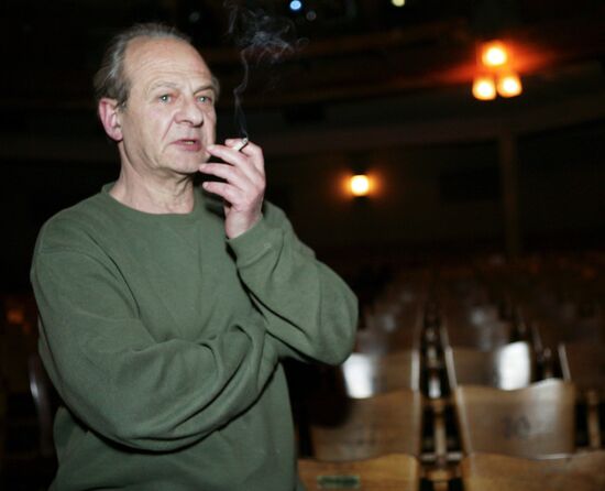 PLAY CHERRY ORCHARD MOSCOW ART THEATRE