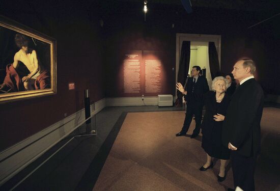Vladimir Putin visits Pushkin Museum of Fine Arts