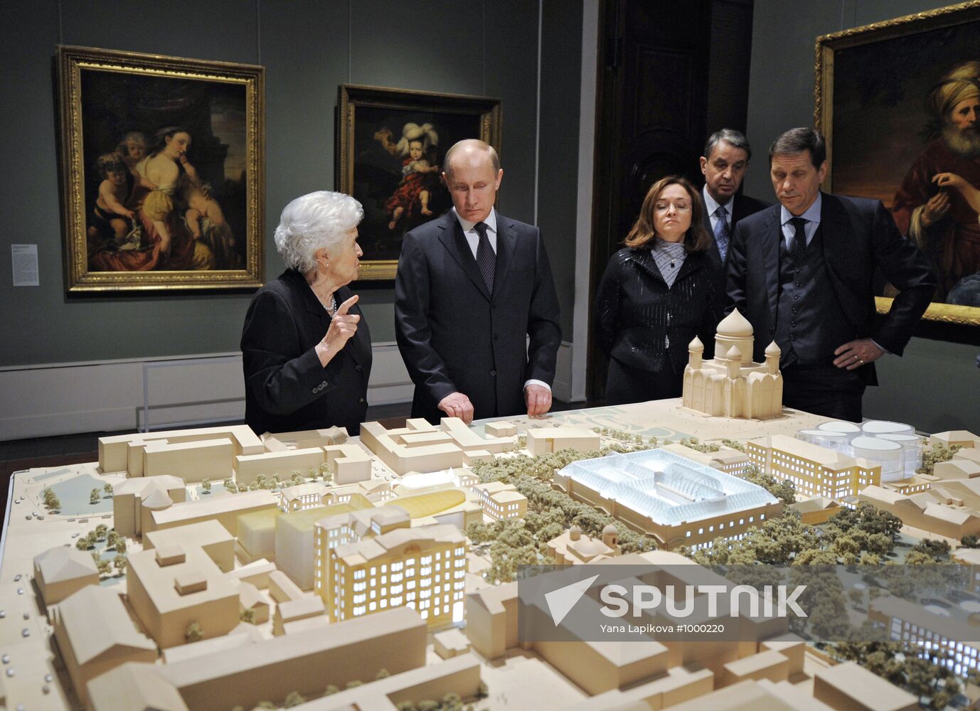 Vladimir Putin visits Pushkin Museum of Fine Arts