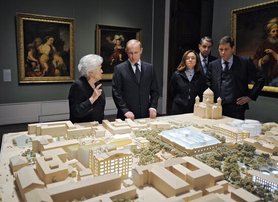 Vladimir Putin visits Pushkin Museum of Fine Arts