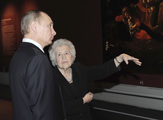 Vladimir Putin visits Pushkin Museum of Fine Arts
