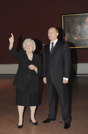Vladimir Putin visits Pushkin Museum of Fine Arts
