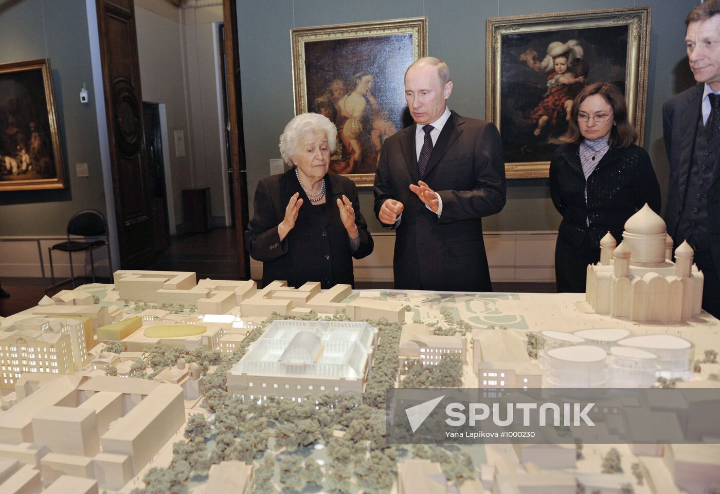 Vladimir Putin visits Pushkin Museum of Fine Arts