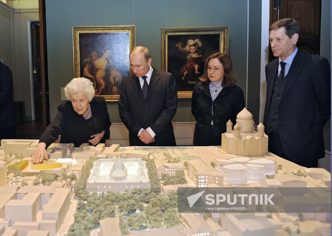 Vladimir Putin visits Pushkin Museum of Fine Arts