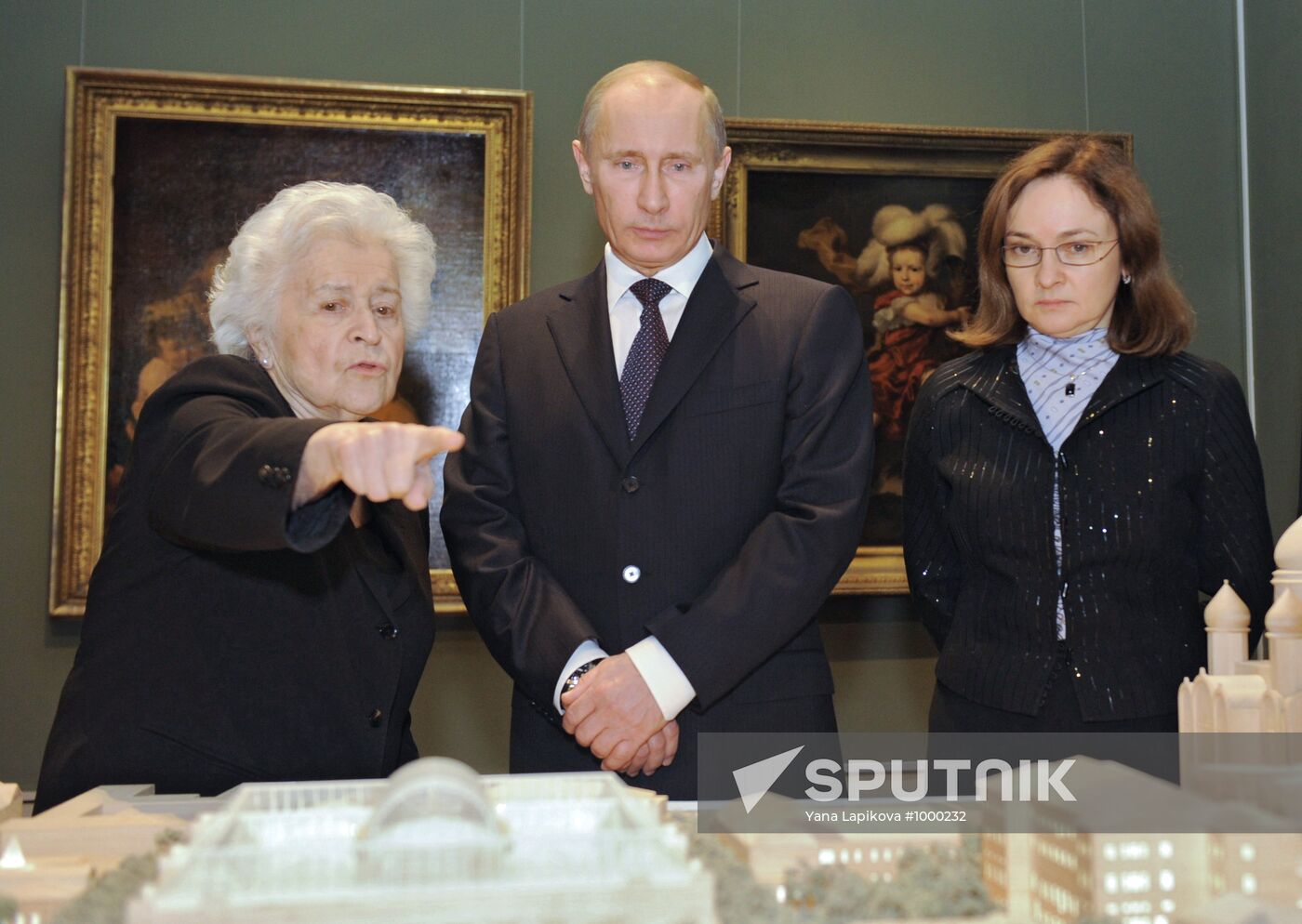 Vladimir Putin visits Pushkin Museum of Fine Arts