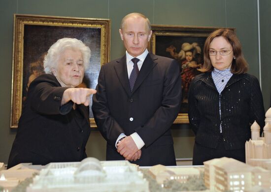Vladimir Putin visits Pushkin Museum of Fine Arts