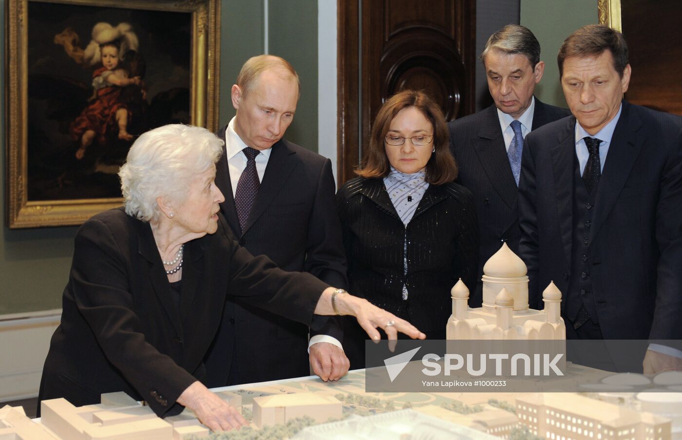 Vladimir Putin visits Pushkin Museum of Fine Arts