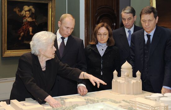 Vladimir Putin visits Pushkin Museum of Fine Arts