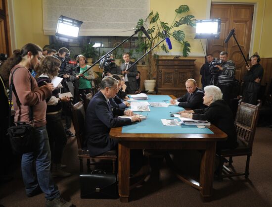 Vladimir Putin visits Pushkin Museum of Fine Arts