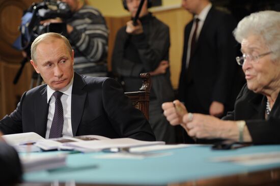 Vladimir Putin visits Pushkin Museum of Fine Arts