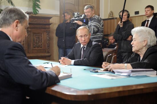 Vladimir Putin visits Pushkin Museum of Fine Arts