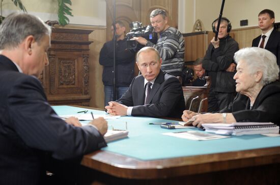 Vladimir Putin visits Pushkin Museum of Fine Arts