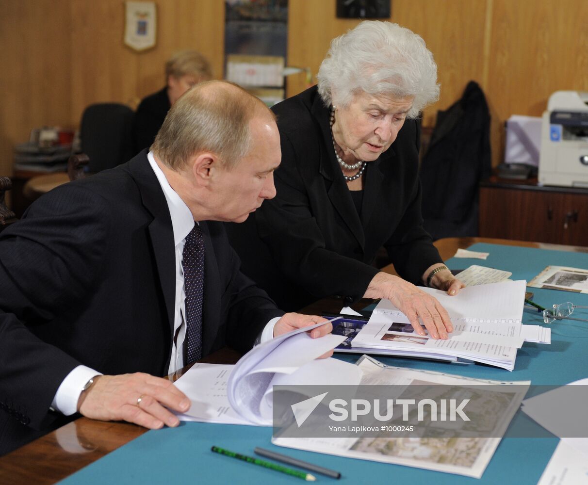 Vladimir Putin visits Pushkin Museum of Fine Arts