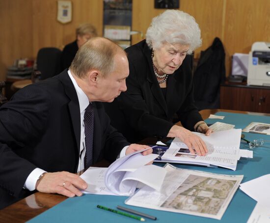 Vladimir Putin visits Pushkin Museum of Fine Arts