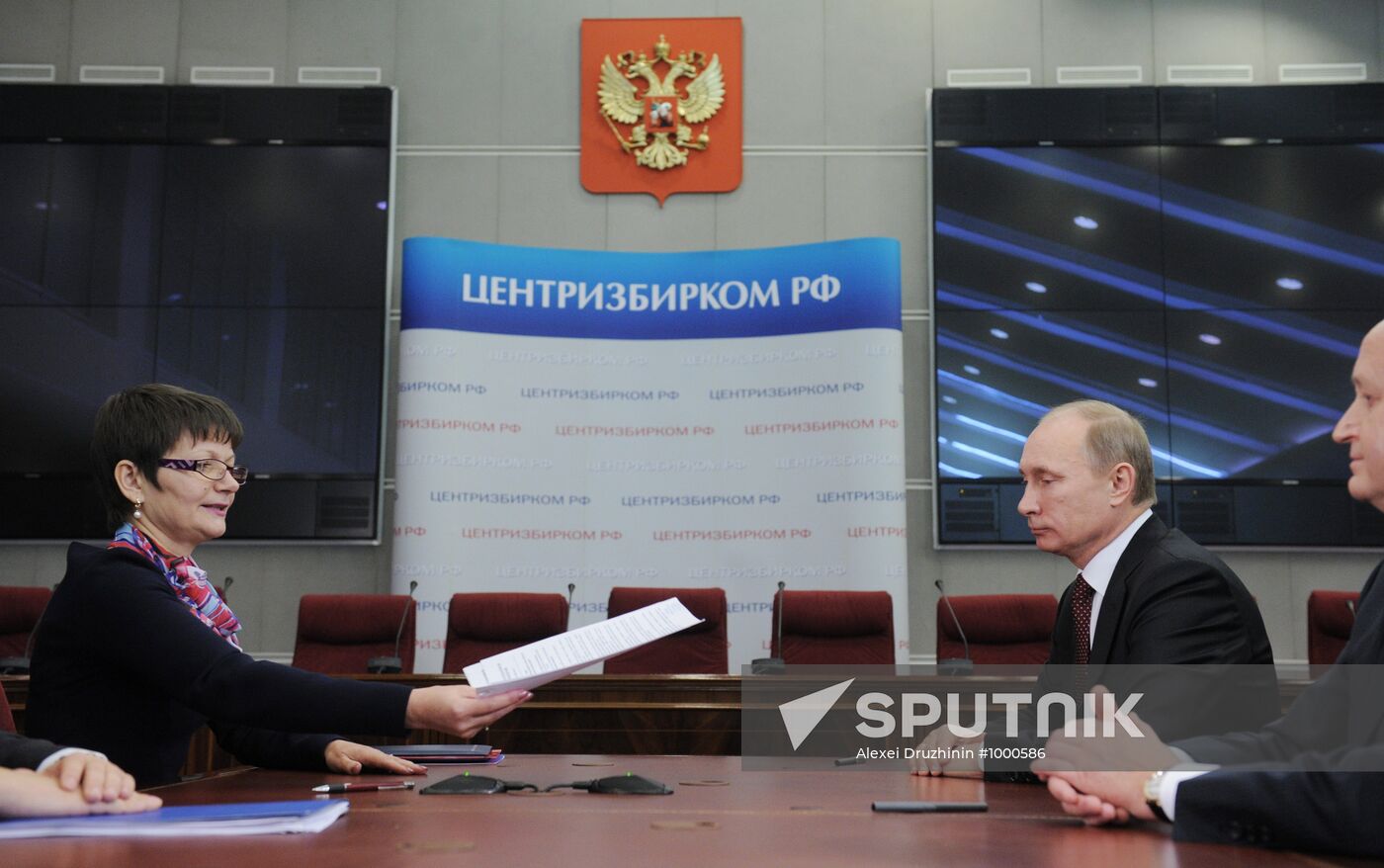 Vladimir Putin submits his registration documents